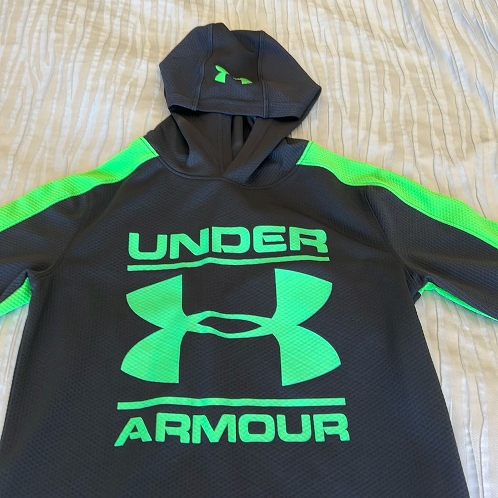Under armor, youth, hoodie, black and green size youth medium